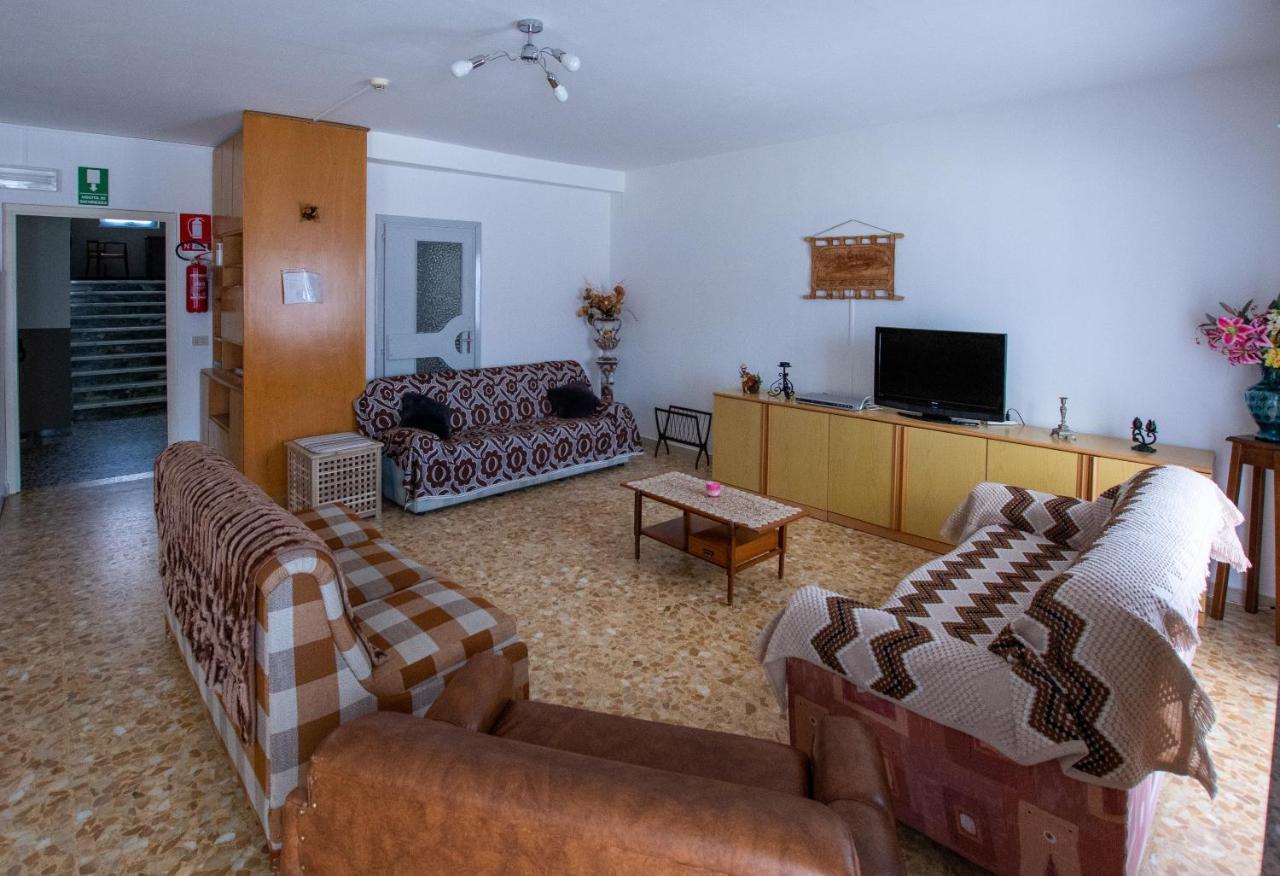 Casa Per Ferie Beatorosaz Hotel เชซานา โตรีเนเซ ภายนอก รูปภาพ